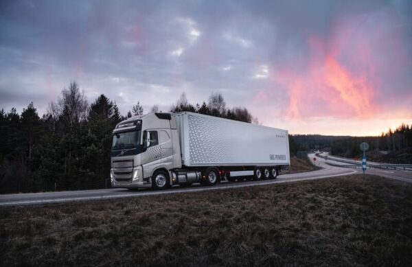 Volvo FH gas powered truck equipped with a Westport LNG HPDI™ fuel system (CNW Group/Westport Fuel Systems Inc.)