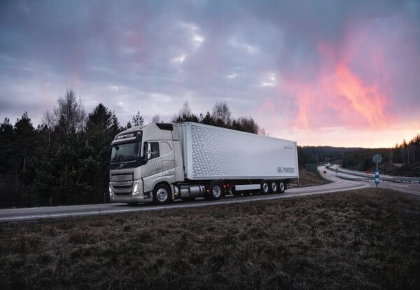 Volvo FH gas powered truck equipped with a Westport LNG HPDI™ fuel system (CNW Group/Westport Fuel Systems Inc.)